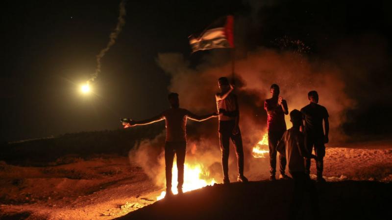 "الإرباك الليلي" هي مسيرات ليلية تنظمها مجموعات شبابية قرب حدود غزة مع إسرائيل
