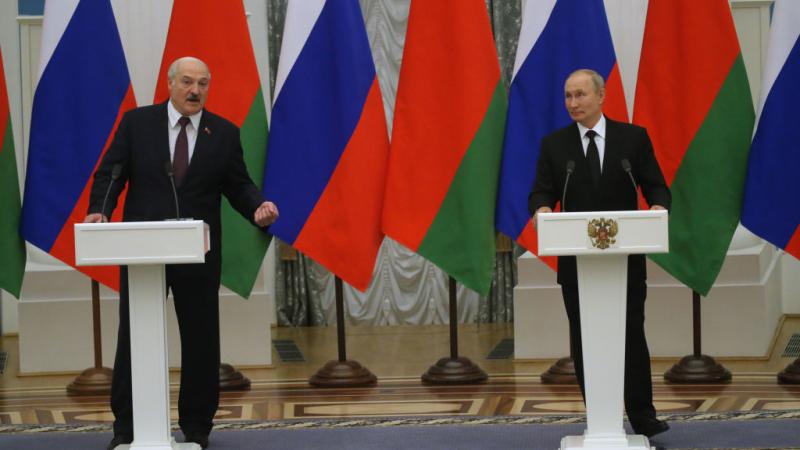 روسيا وبيلاروسيا حليفتان شهدت علاقاتهما فترات تقارب ونزاعات، خصوصًا في ملف الطاقة (غيتي)
