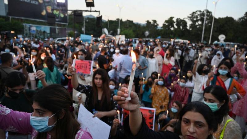 تشهد باكستان تظاهرات بشكل مستمر دفاعًا عن حقوق المرأة في البلاد (غيتي)