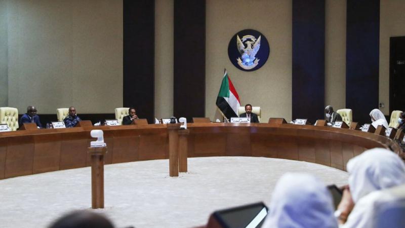 اعتبرت الحكومة السودانية أن توقف الحوار خلال الفترة الماضية بين مكونات الشراكة أمر يشكل خطورة على مستقبل البلاد (غيتي)