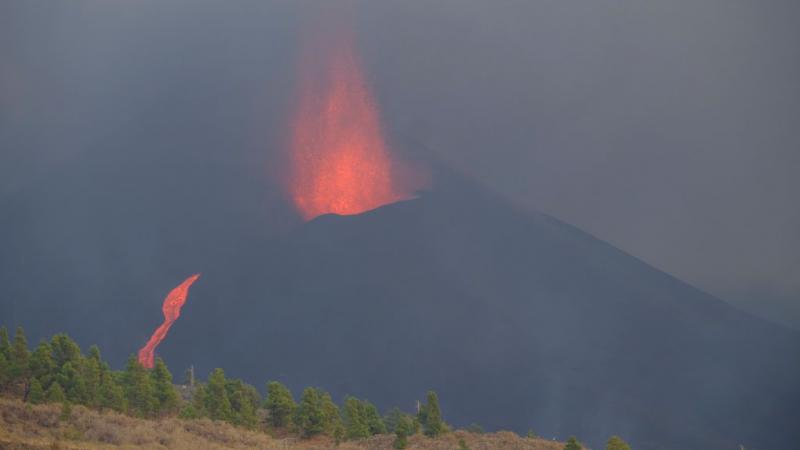 يعد الثوران البركاني في لا بالما الأول منذ 50 عامًا (غيتي)