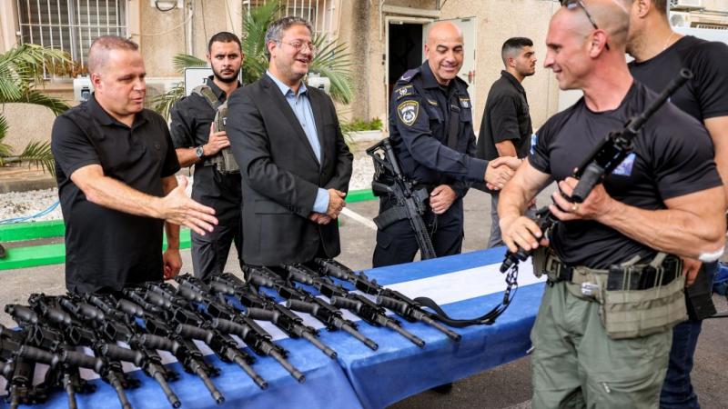 طلبات لنحو 120 ألف إسرائيلي بالحصول على أسلحة خلال الفترة المقبلة - غيتي