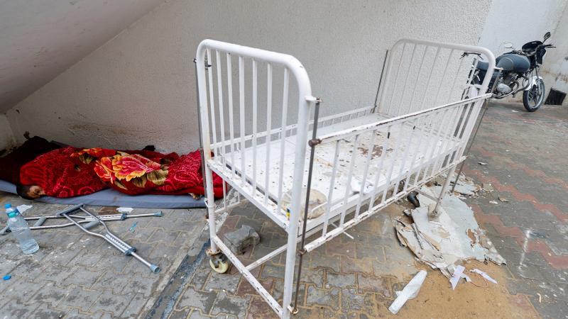 مستشفيات غزة عاجزة عن تقديم الخدمات بسبب العدوان الإسرائيلي - رويترز