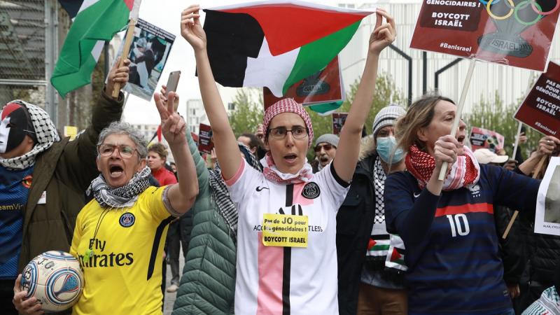 مظاهرات تدعو إلى منع مشاركة الرياضيين الإسرائيليين في أولمبياد باريس - الأناضول