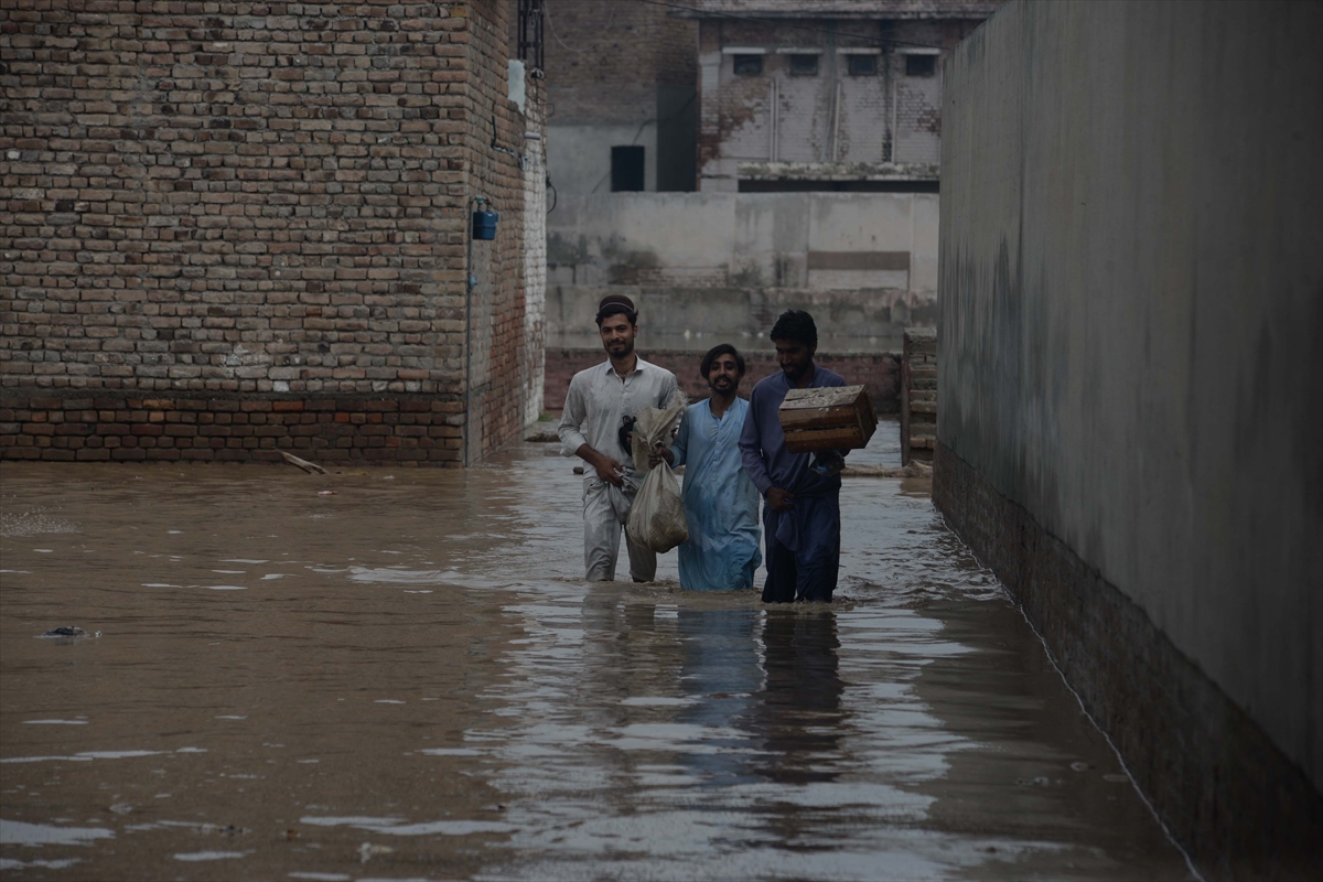 وفاة المئات في فيضانات باكستان