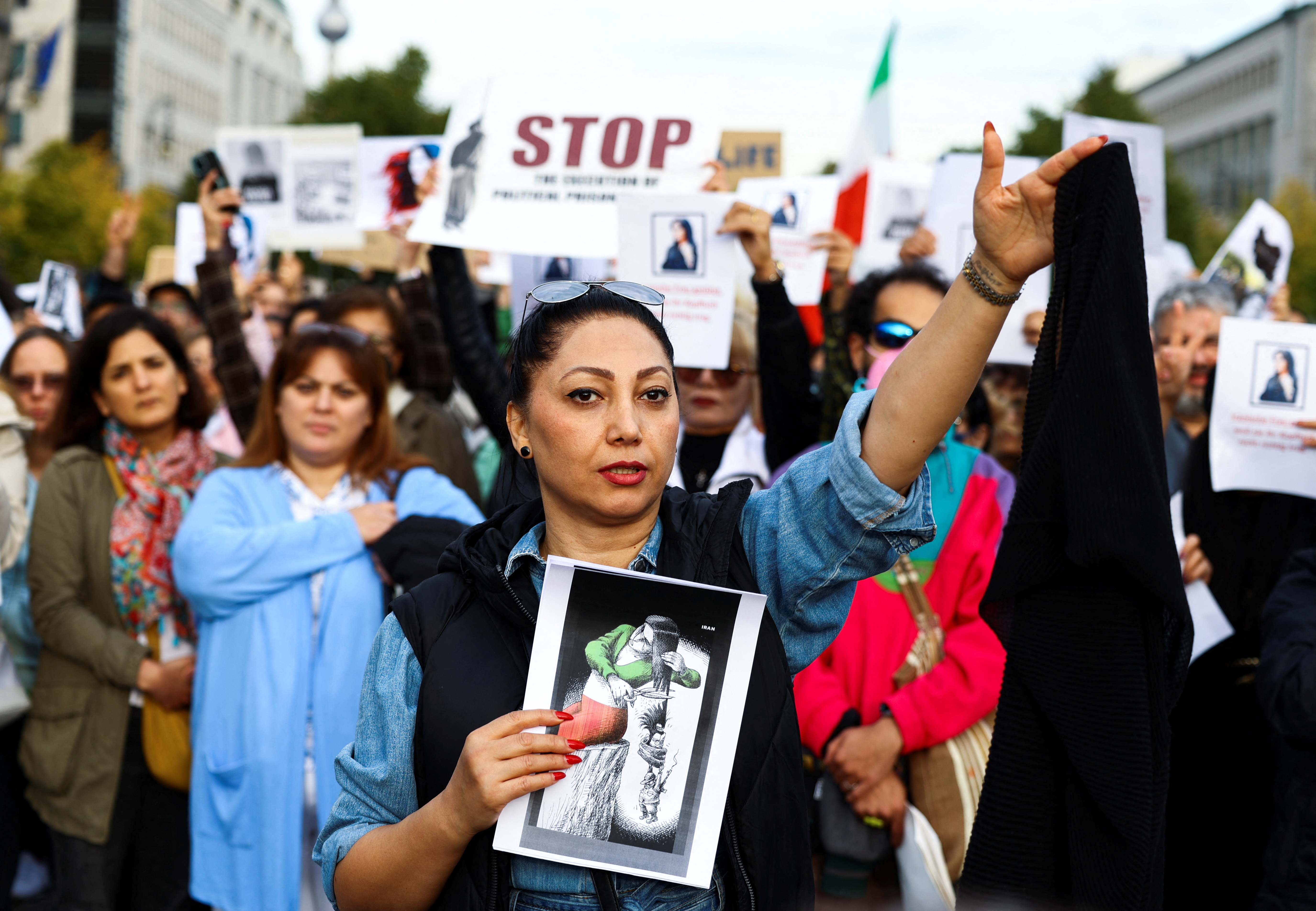 مظاهرات احتجاجية في عدد من البلدان الغربية دعمًا لمطالب الحريات في طهران