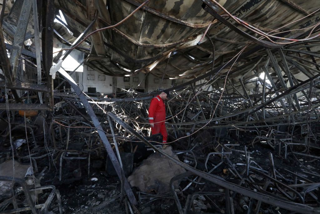 مئات القتلى والجرحى جراء حريق صالة أفراح ببلدة الحمدانية في العراق - غيتي