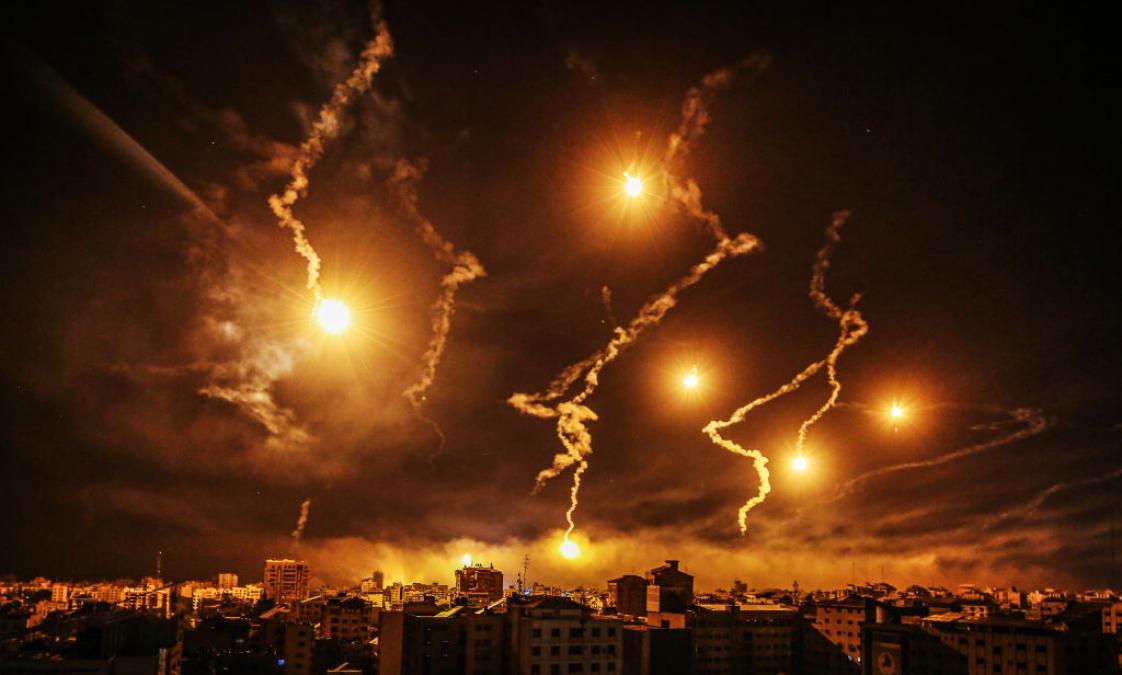 وزير إسرائيلي لا يستبعد استخدام القنبلة النووية في غزة ونتنياهو يعلق GettyImages-1767723281