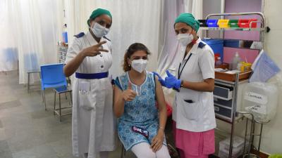 من حملة تطعيم ضد الفيروس في مارس الماضي ببومباي