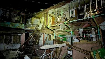ألحقت الضربة الروسية على أوديسا أضرارًا بمبانٍ سكنية وتسببت في نشوب حريق
