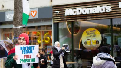 مظاهرات في هولندا تهتف "ماكدونالدز تمول وإسرائيل تقصف" - الأناضول