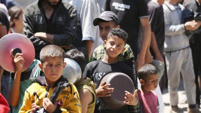 تشتد الأزمة الإنسانية غي غزة مع تصاعد وتيرة القصف وسيطرة جيش الاحتلال على معبر رفح الحدودي مع مصر - الأناضول