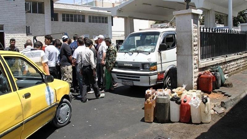 أزمتا وقود وخبز في مناطق سيطرة النظام السوري