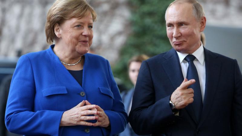 الرئيس الروسي فلاديمير بوتين والمستشارة الألمانية أنغيلا ميركل 
