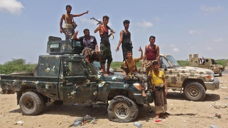 الحوثيون يحاولون التقدم جنوباً نحو مناطق القوات الموالية للسلطة .
