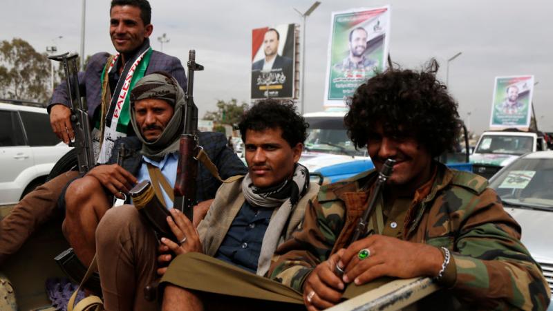 عناصر حوثيون خلال مراسم تشييع في صنعاء نوفمبر/ تشرين الثاني الماضي.