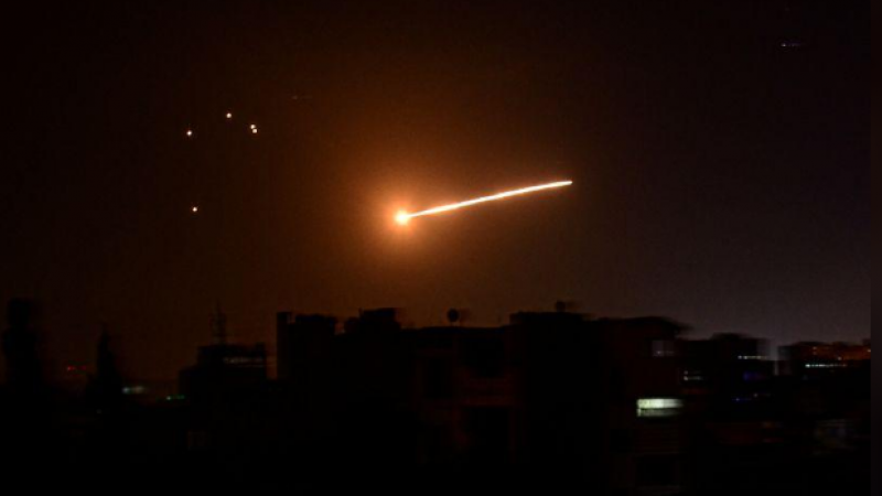المرصد السوري: مقتل ثلاثة عناصر موالين لإيران في القصف الاسرائيلي ليلاً على سوريا