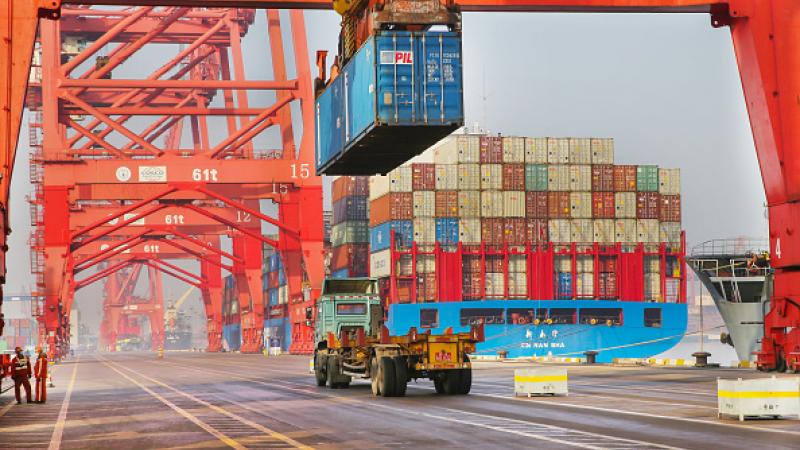 نمو صادرات الصين يفوق التوقعات بدعم طلب عالمي قوي 