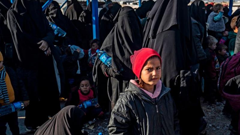"اعتراضات واسعة" تلغي خطة لنقل عائلات مسلحي "داعش" من سوريا