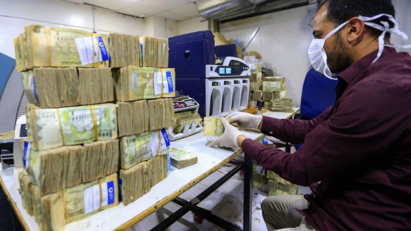 البنك المركزي في اليمن خالف قواعد تغيير العملات وتلاعب في سوق العملة