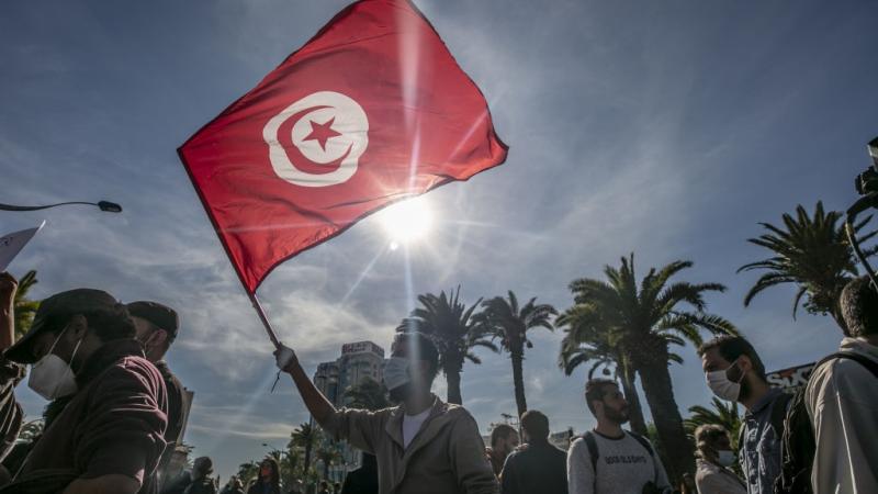 تونس تستدين من البنوك وترفع اسعار الوقود