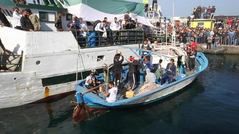 البحرية التونسية تنقذ 25 مهاجراً وتعلن فقدان 22 آخرين إثر غرق مركبهم