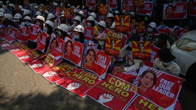 تتواصل التظاهرات في بورما للماطالبة للمطالبة بالديموقراطية وتحرير  أونغ سان سو تشي