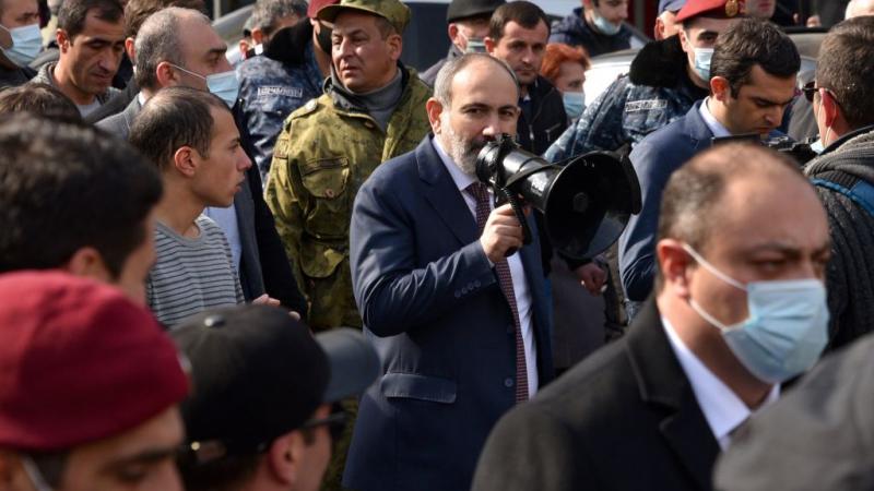  يحذر رئيس وزراء أرمينيا نيكول من محاولة انقلاب عسكري ضده