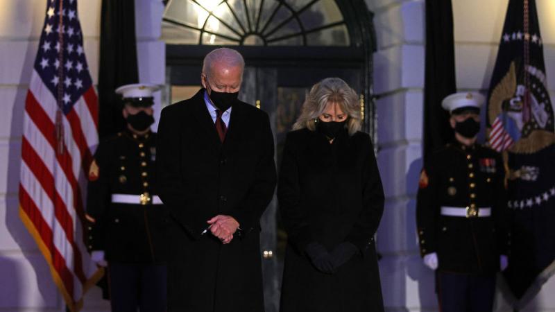 الرئيس الأميركي جو بايدن رفقة زوجته في البيت الأبيض