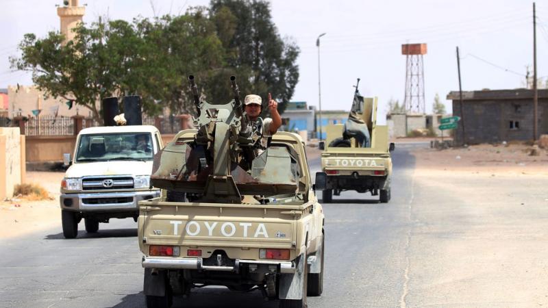 اثر سقوط نظام القذافي سادت ليبيا انقسامات وخصومات مناطقية ونزاعات على السلطة