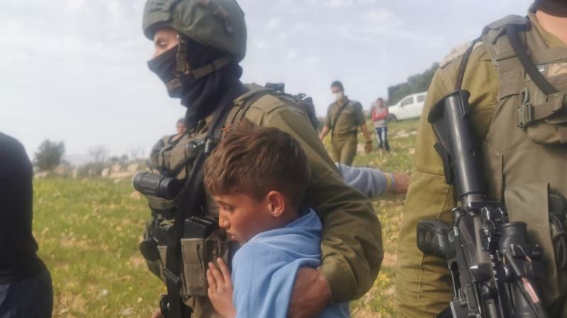 يواجه الأطفال في سجون الاحتلال الاسرائيلي ظروف اعتقال قاسية