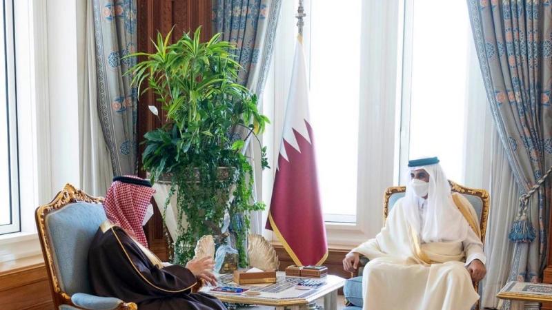 أمير قطر يستقبل وزير الخارجية السعودي