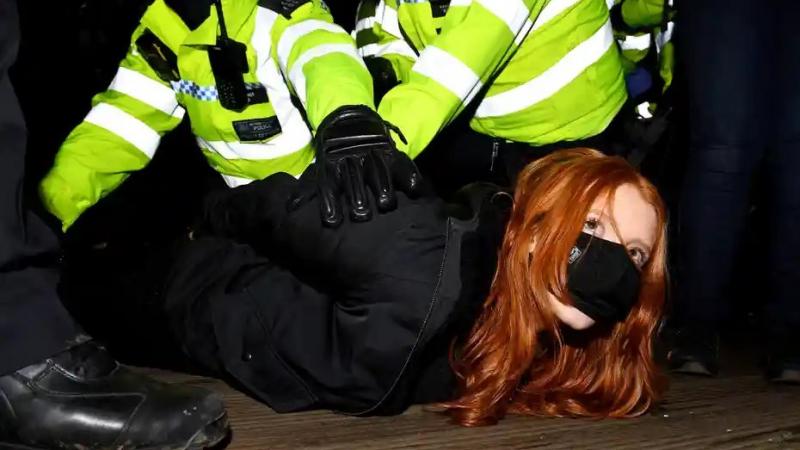 اعتقلت الشرطة البريطانية 4 سيدات خلال التظاهرة.