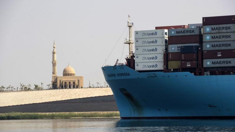 أعمال تعويم سفينة "إيفر جيفن" في قناة السويس مستمرة