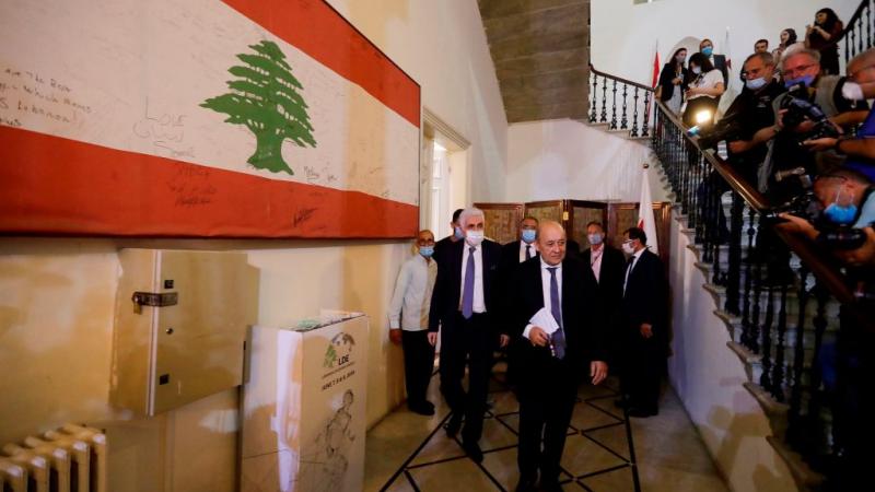 قادت باريس الجهود الدولية لإنقاذ لبنان من أكبر أزمة تواجهه منذ الحرب الأهلية 