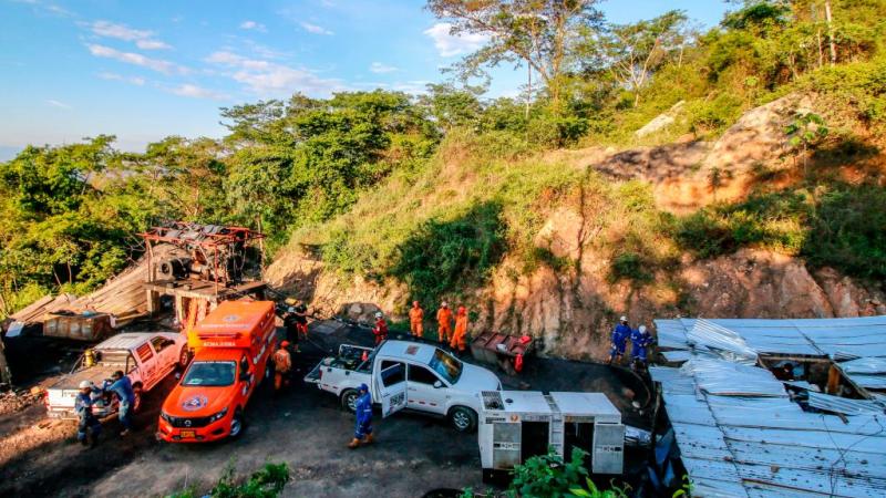 علق عمال منجم ذهب غير مرخص تحت الأرض في كولومبيا 