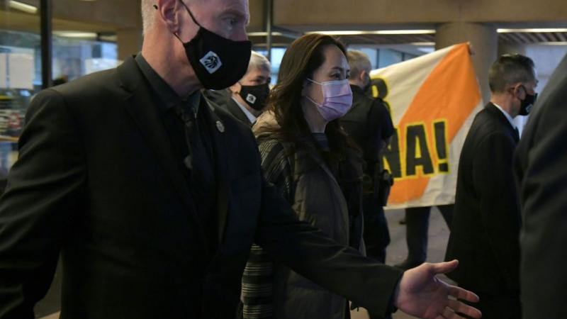اعتقلت مينغ وانتشو في الأول من ديسمبر/كانون الأول 2018 في مطار فانكوفر بطلب من الولايات المتحدة 