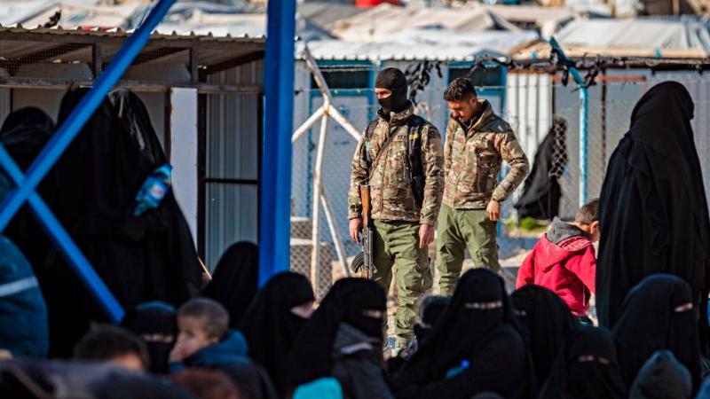 مخيم الهول في سوريا يعاني من ظروف صعبة وخطيرة