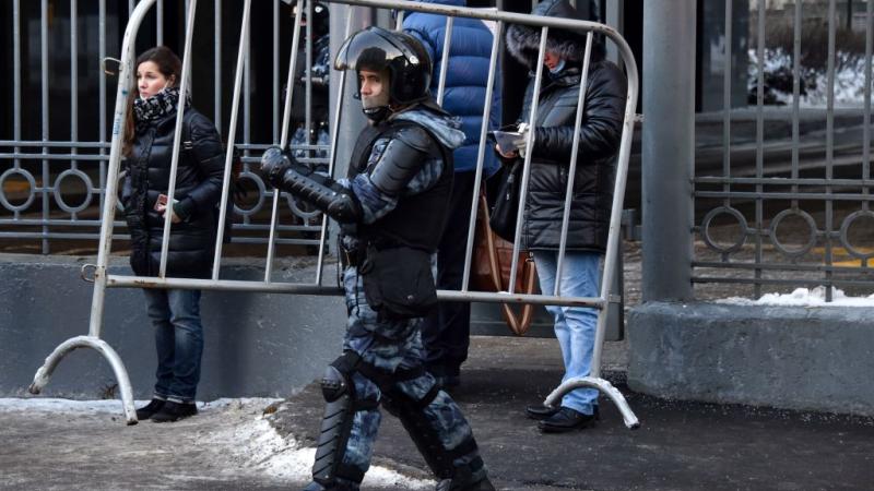 استهدفت عملية الاعتقال مؤتمراً كانت تقيمه المعارضة الروسية تحضيراً للانتخابات البرلمانية