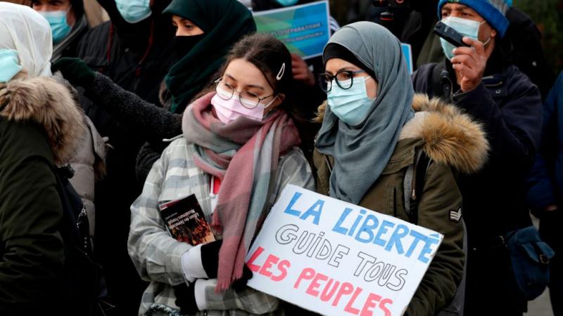 مظاهرة في فرنسا ضد مشروع قانون "الانفصالية" الذي يستهدف المسلمين