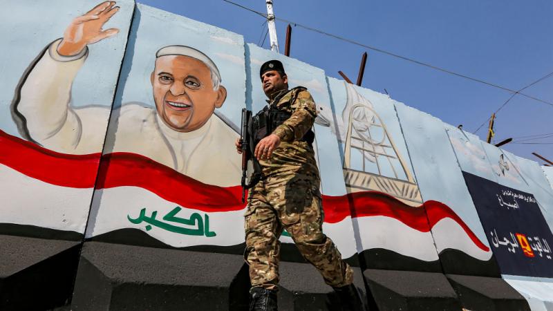 لن يتمكن البابا من الاختلاط بالحشود كما يحب، لأن السلطات العراقية فرضت الاغلاق التام من الجمعة إلى الاثنين.