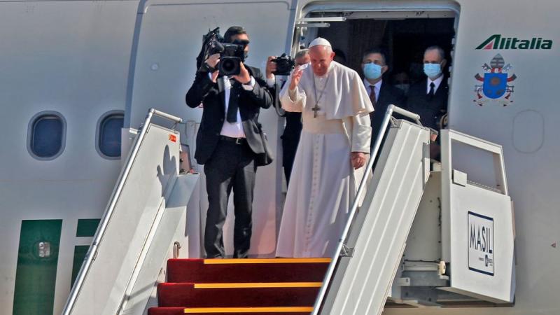 ودّع البابا العراقيين قائلاً "العراق سيبقى دائماً معي وفي قلبي".