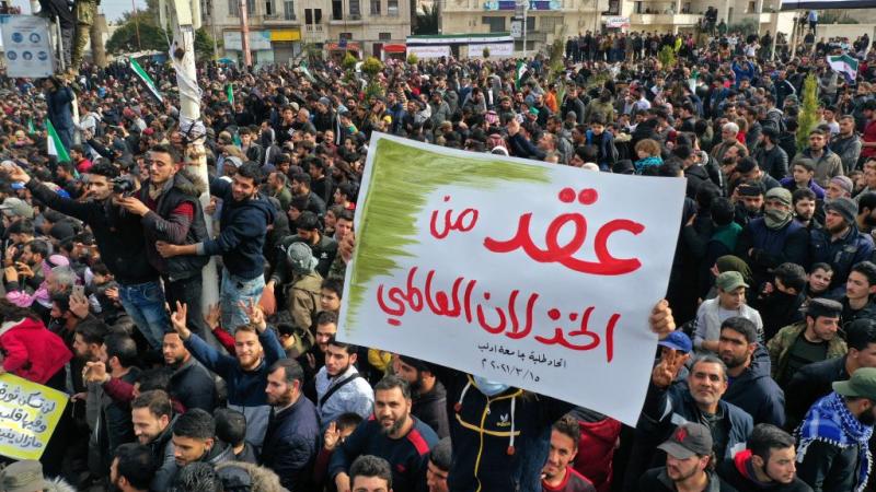 ردّد المتظاهرون شعارات تطالب برحيل نظام بشار الأسد