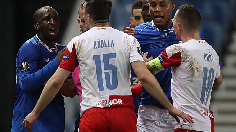 كان كمارا غاضبًا بعدما همس لاعب "سلافيا براج" أندريه كودلا في أذنه