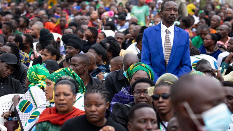 تجمهر الآلاف لوداع رئيس تنزانيا الراحل جون ماغوفولي