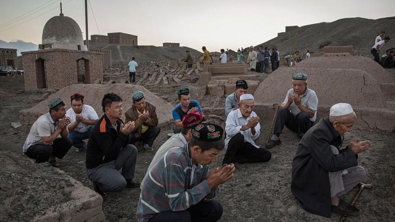 تقرير "نيولاينز" يؤكد ارتكاب الصين إبادة جماعية بحق الأيغور