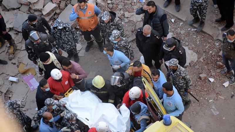  حصيلة قتلى انهيار مبنى شرق القاهرة ترتفع إلى 25 شخصا