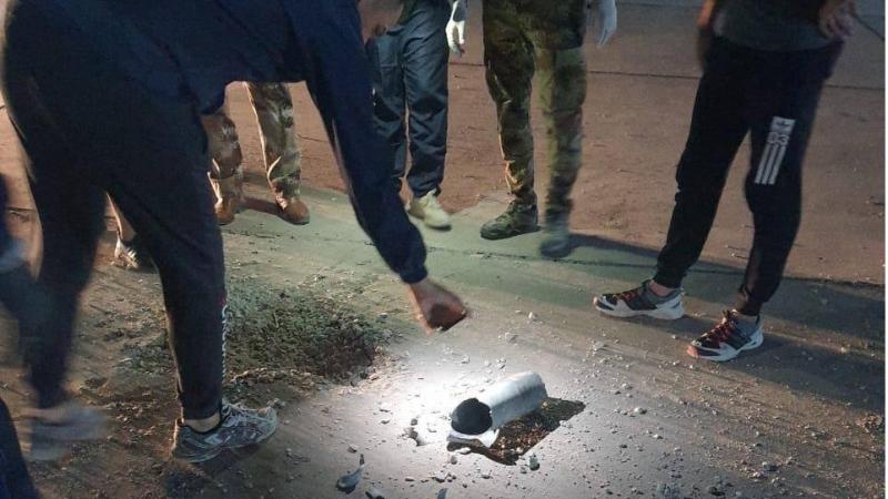 العثور على بقايا من الصواريخ التي أطلقت على قاعدة فكتوريا في بغداد.