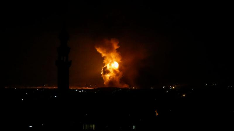 أسفرت الغارات عن أضرار مادّية في المواقع المستهدفة في قطاع غزة من دون تسجيل إصابات (أرشيف - غيتي)