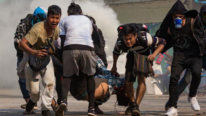 قوات الجيش تواصل إطلاق النار على المتظاهرين في ميانمار